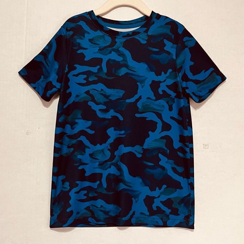 All In Motion Blue Camo Tee. Boys Sz S (6/7)